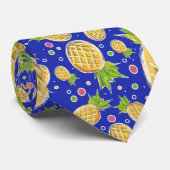 パステル調の黄色く青いパイナップルパターン ネクタイ (ロール)