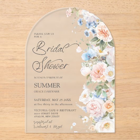 パステル赤面ホワイトブルーフローラブライダルシャワーアーチ アクリル招待状 (正面)