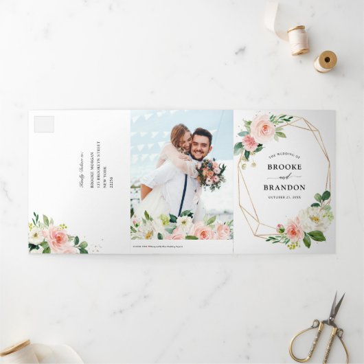 パステル ブラッシュ プリティ ピンク フローラル ボタニカル ウェディング 三つ折り案内状 (外部)