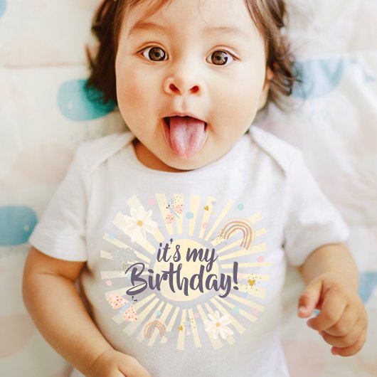 パステル レインボー サン 誕生日ガール Tシャツ