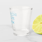 パズルのせいで飲み水が流されたのか？ ショットグラス (右)