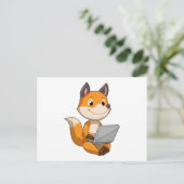 パソコンを持ったキツネ ポストカード (スタンド正面)