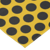 パタエレガントーン | マスタードイエローとブラックドット テーブルクロス (アングル)