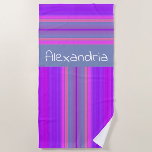 パタカラフルストライプのーンパーソナライズされた ビーチタオル (正面)