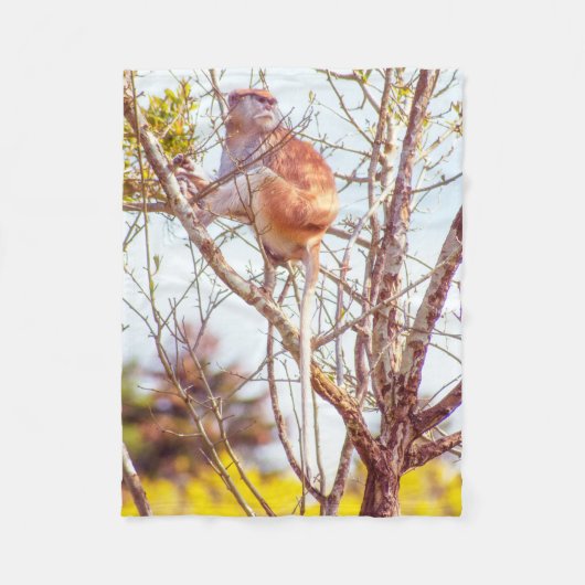 パタスは木に登っている フリースブランケット (正面)