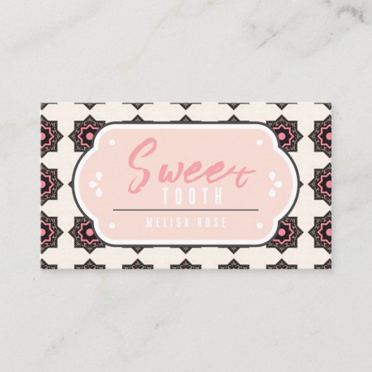 パタミニマルーンとQRコード付きピンク 名刺 (正面)