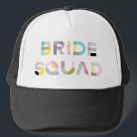 パターカラフルンタイポグラフィモダン花嫁スカッドハット キャップ<br><div class="desc">フェスティバルのトラック帽BRIDE SQUADを使用したカラフルモダンタイポグラフィの混合パターン。これはブライダルシャワーやバチェロレットのパーティーに最適だ。一致するアイテムが使用可能。</div>