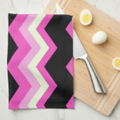 パターガーリーン・ジグザグ明るい赤紫色ホットピンク・シェブロン キッチンタオル (四つ折り)