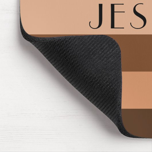 パターストライプのンのベージュとブラウンの名パーソナライズされた前 マウスパッド (コーナー)