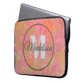 パターモダンンモノグラムあなたの名前ピンクマーブル ラップトップスリーブ (正面左)