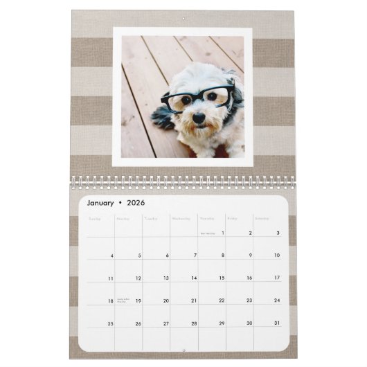 パターモダンン付き家族写真 – 17枚2024 カレンダー (1月 2026)