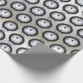 パターンによってタイルを張られるパーティーの覆い大晦日の時計の ラッピングペーパー (角)