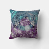 パターンデザインのグラデーションな絞り染めのティール(緑がかった色)のプリント クッション (裏面)