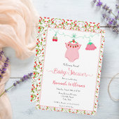 パターン付きの苺の赤ちゃん服　ベビーシャワー 招待状