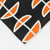 パターン080515 – 黒の白とオレンジ フリースブランケット (角)