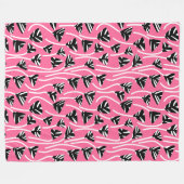 パターン210121 – 黒、白、および深いピンク フリースブランケット (正面(横))