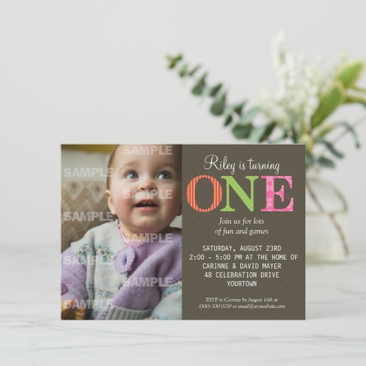 パターン(の模様が)あるな1匹の誕生日のパーティの招待状 招待状 (スタンド正面)