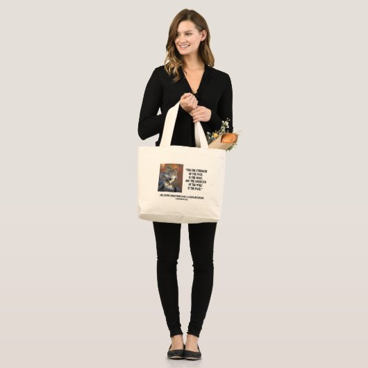 パックのオオカミの引用文のラドヤード・キップリングの強さ ラージトートバッグ (正面(モデル))