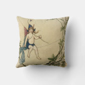 パックは蜘蛛の糸にすわっていた。 クッション (裏面)