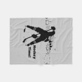 パック待ち – ホッケープレーヤー フリースブランケット (正面(横))