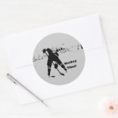 パック待ち – ホッケープレーヤー ラウンドシール (封筒)