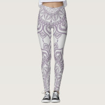 パッションフルーツの埃っぽい色ヨガトレーニング紫