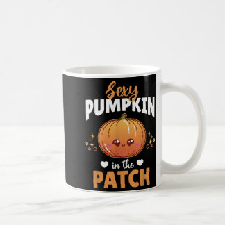パッチの中のセクシーなカボチャ - 面白いハロウィン コーヒーマグカップ