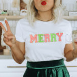 パッチレターのメリークリスマス Tシャツ<br><div class="desc">このトレンディーメリーパッチ文字クリスマスシャツのデザインは、子供も大人も完璧である。このホリデーシャツは完璧なクリスマスプレゼント、ストッキングのスタッファー、ホリデーギフトスワップまたはサンタからあなたのための特別なギフトを作る。</div>