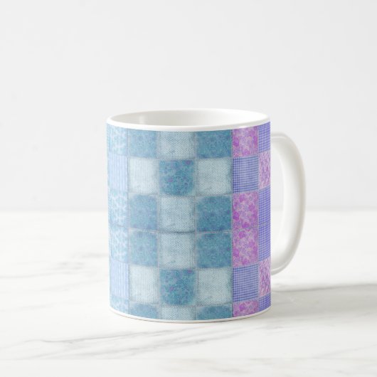 パッチワークのぼろぼろの上品11のozのクラシックで白いマグ コーヒーマグカップ (正面右)