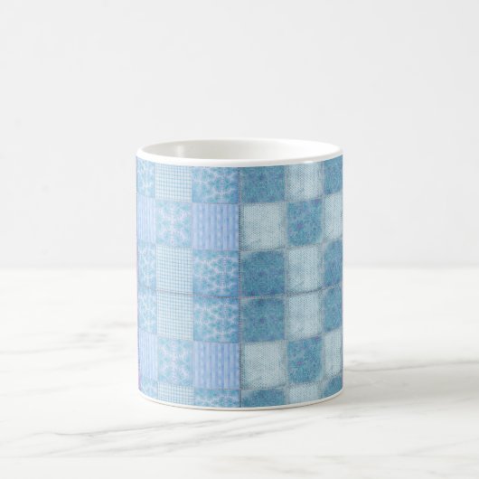 パッチワークのぼろぼろの上品11のozのクラシックで白いマグ コーヒーマグカップ (中央)