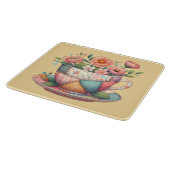 パッチワークのティーカップに、気まぐれな花たちが踊る カッティングボード (角)