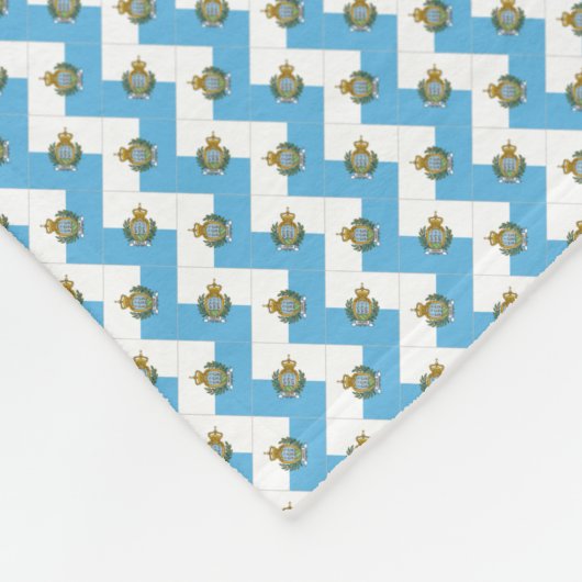 パッチワークサンマリノ国旗のパターン フリースブランケット (角)