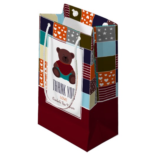 パッチワークテディベア赤ちゃんシャワーありがとう スモールペーパーバッグ (正面アングル)