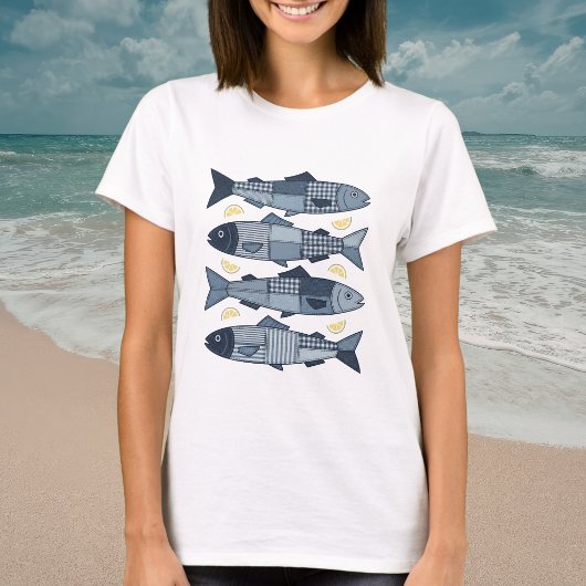 パッチワーク風のイワシの海岸ビーチテーマ Tシャツ