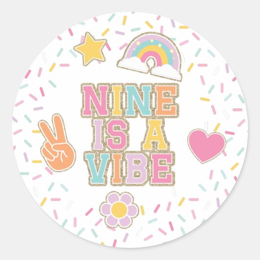パッチ プレピー Nine is a Vibe 9歳の誕生日 ラウンドシール (正面)