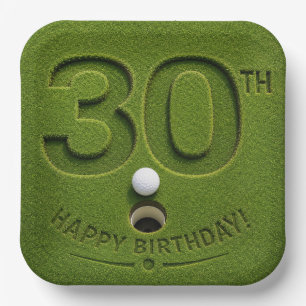 パッティンググリーン上のゴルフカートで30歳の誕生日をお祝い ペーパープレート