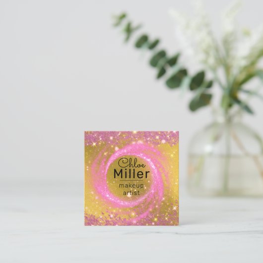 パッファンシークスタイリッシュ・ピンクと金ゴールドのメイクアップアーティスト スクエア名刺 (スタンド正面)