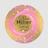 パッファンシークスタイリッシュ・ピンクと金ゴールドのメイクアップアーティスト 名札 (正面)