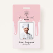 パティシシェフベーカリー従業員フォトロゴピンク バッジ (正面)