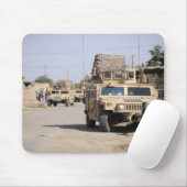 パトロール中のハムヴの行動セキュリティ マウスパッド (マウス)