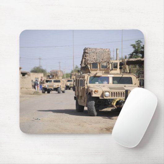 パトロール中のハムヴの行動セキュリティ マウスパッド (マウス)