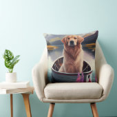 パドルにゴールデンレトリバー:風光明媚な冒険 クッション (椅子)