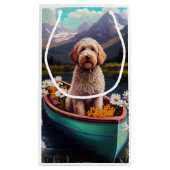 パドルに乗ったゴルデンドール：風光明媚な冒険 スモールペーパーバッグ (裏面)