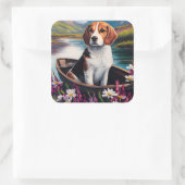 パドルに乗ったビーグル犬：風光明媚な冒険 スクエアシール (バッグ)