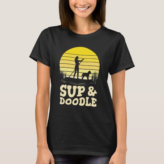 パドルボードに乗る犬 SUP & ドゥードル 1 Tシャツ (正面)