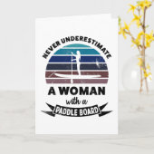 パドルボードギフトママおもしろいがいる女性 カード (黄色い花)