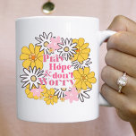 パドレピオ引用文カトリック コーヒーマグカップ<br><div class="desc">美しいフローラデザインでこのパドレピオカトリックのコーヒーマグかわいらしは感動的そして。</div>