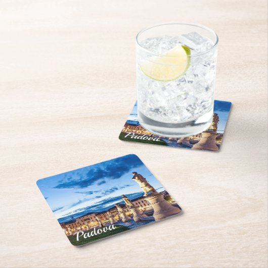 パドヴァのライトアップされた像の列 スクエアペーパーコースター (インサイチュ)