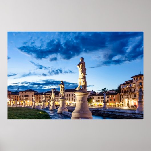 パドヴァのライトアップされた像の列 ポスター (正面)