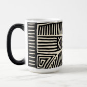 パナマクナインディアンモラパジャロ – 白黒 モーフィングマグカップ (左)